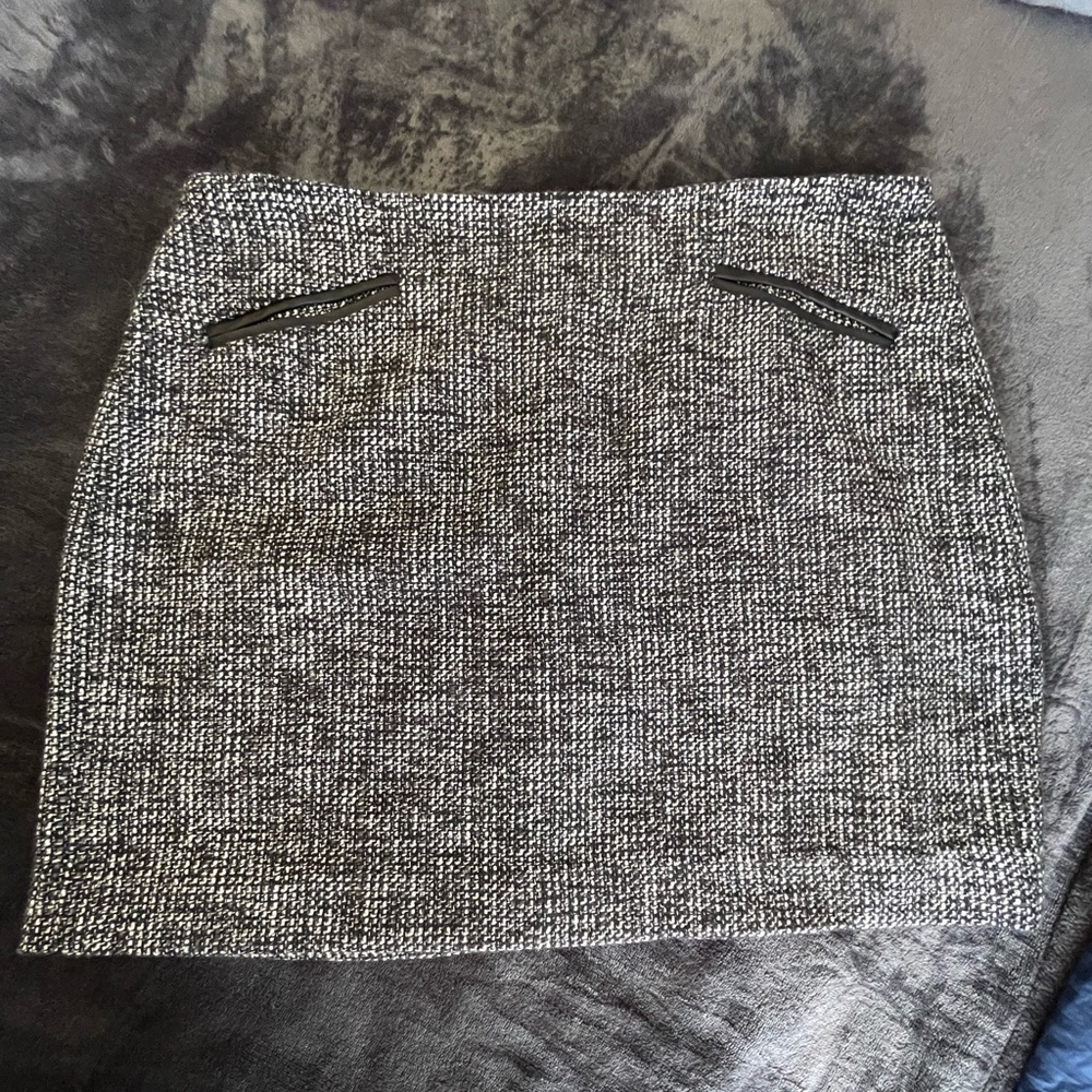 Banana Republic skirt, 10P, black and white